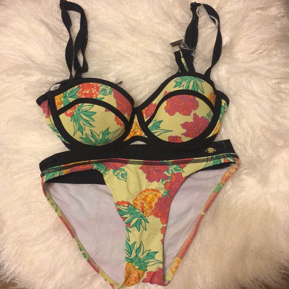 Sunseeker Australian brand bikini XS 32B/C